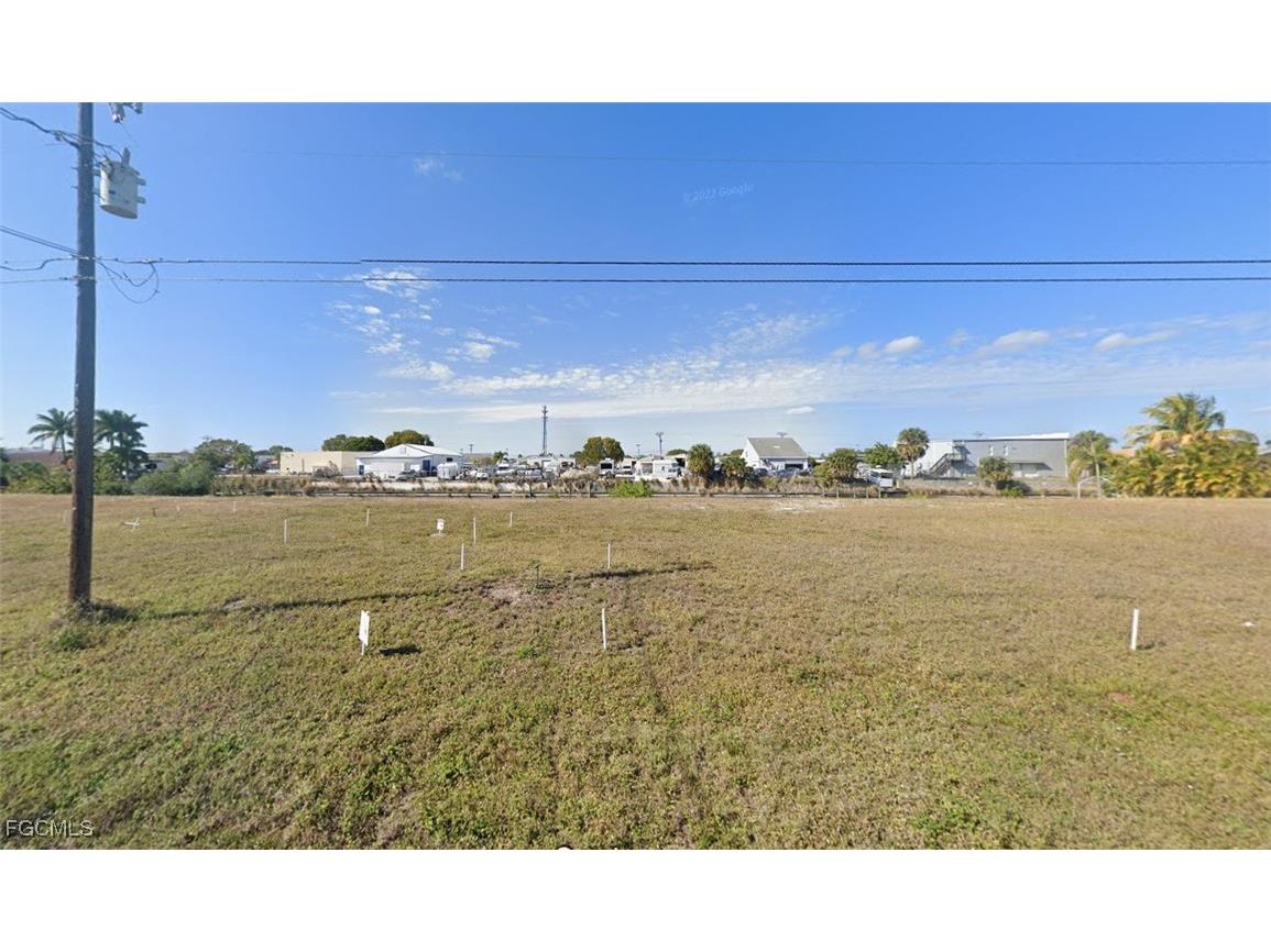 1020 SE 13th Avenue Cape Coral FL 33990 2025006879 image3