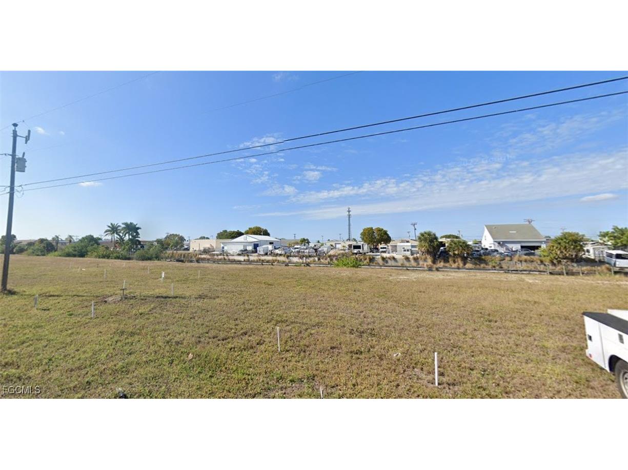 1020 SE 13th Avenue Cape Coral FL 33990 2025006879 image4