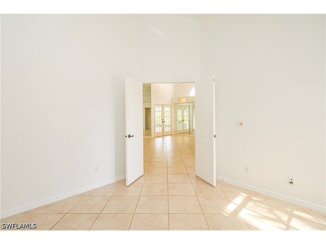 10201 Regent Circle Naples FL 34109 226015360 image17