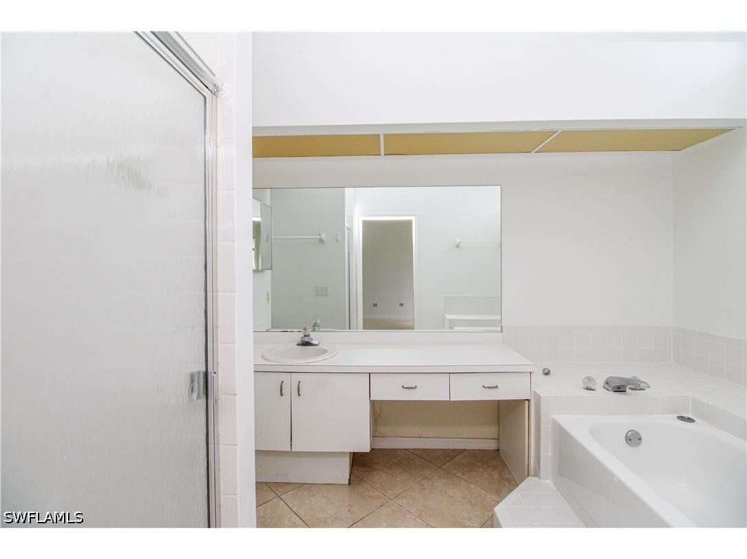 10201 Regent Circle Naples FL 34109 226015360 image25