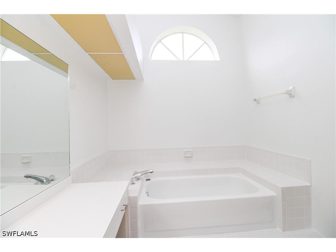 10201 Regent Circle Naples FL 34109 226015360 image26