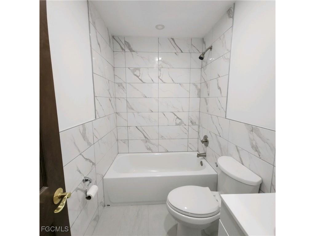 1021 NE 8th Terrace Cape Coral FL 33909 2025012336 image4