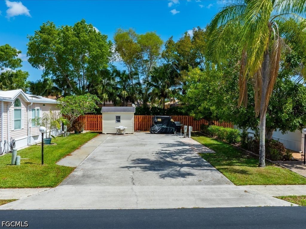 1022 Crystal Lake Drive Naples FL 34120 2026018988 image1
