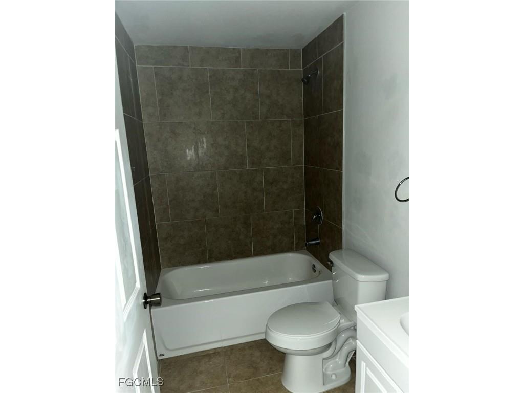 1022 NE 8th Place Cape Coral FL 33909 2025006951 image10