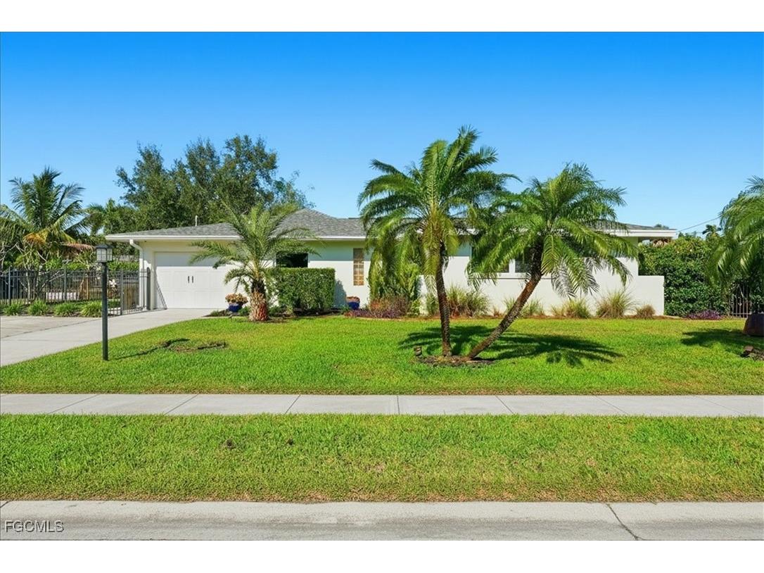 1023 El Valle Avenue Fort Myers FL 33919 2025021858 image1
