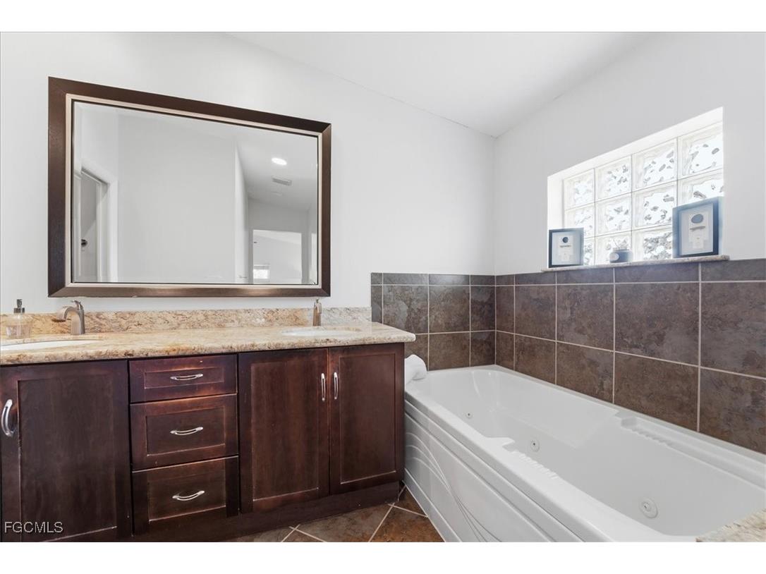 1023 El Valle Avenue Fort Myers FL 33919 2025021858 image22