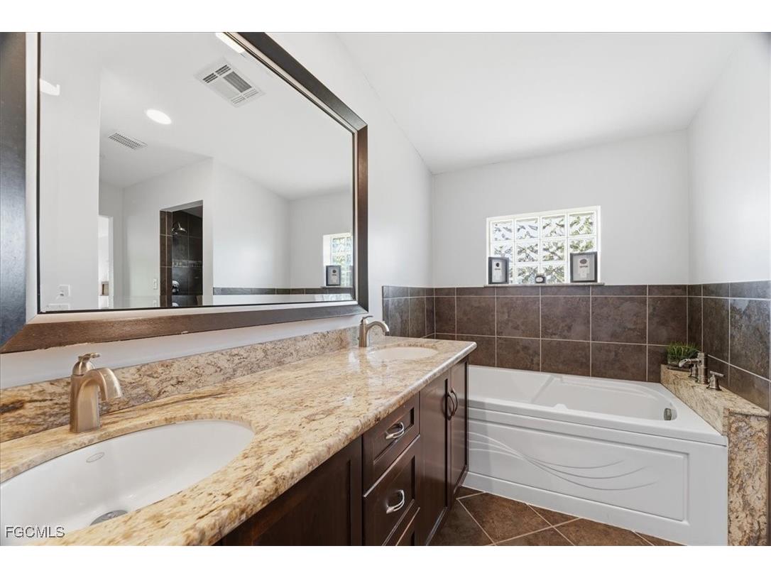 1023 El Valle Avenue Fort Myers FL 33919 2025021858 image23