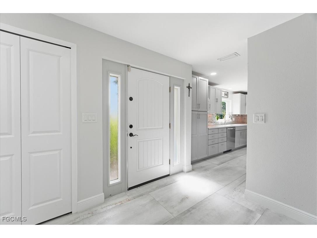 1023 El Valle Avenue Fort Myers FL 33919 2025021858 image4