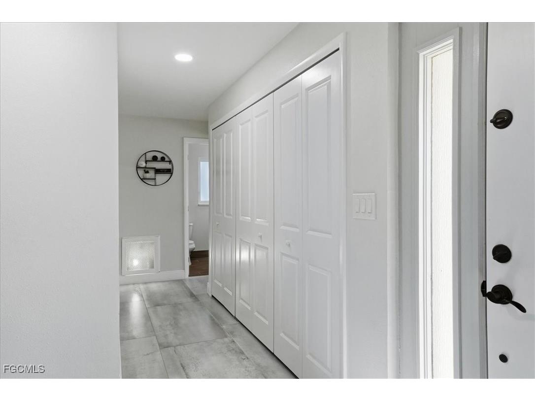 1023 El Valle Avenue Fort Myers FL 33919 2025021858 image5
