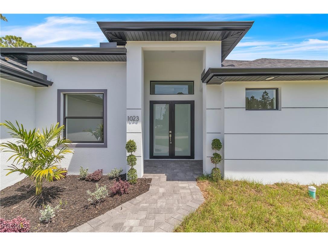 1023 Gladys Street Lehigh Acres FL 33974 2025004021 image1