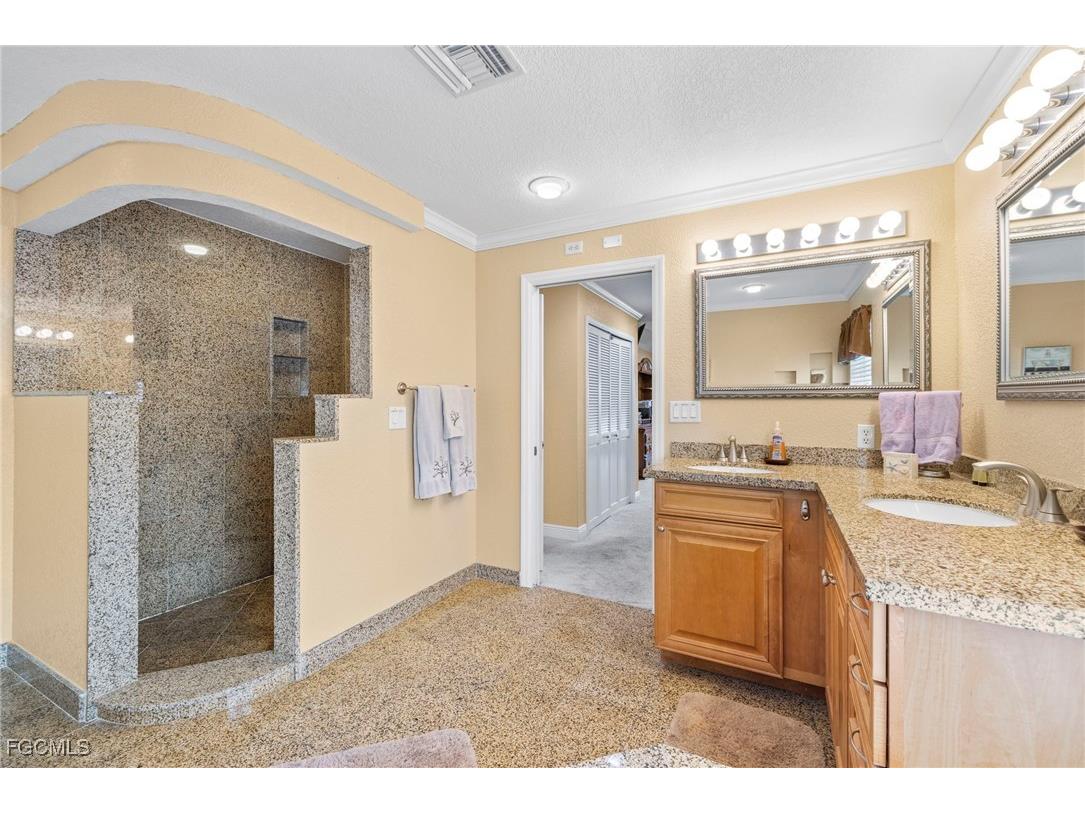 1023 SE 15th Street Cape Coral FL 33990 2025000697 image13