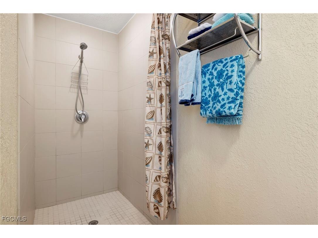 1023 SE 15th Street Cape Coral FL 33990 2025000697 image21