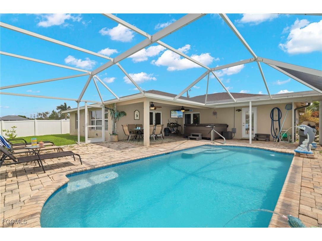 1023 SE 15th Street Cape Coral FL 33990 2025000697 image3