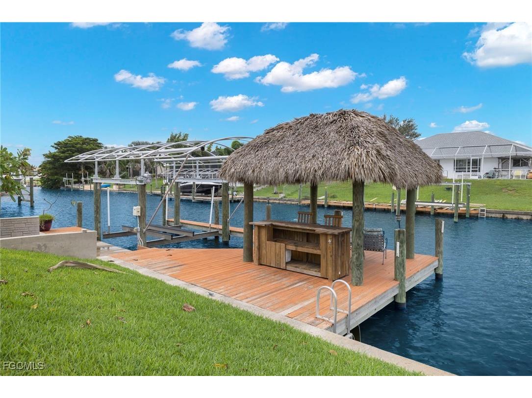 1023 SE 15th Street Cape Coral FL 33990 2025000697 image4