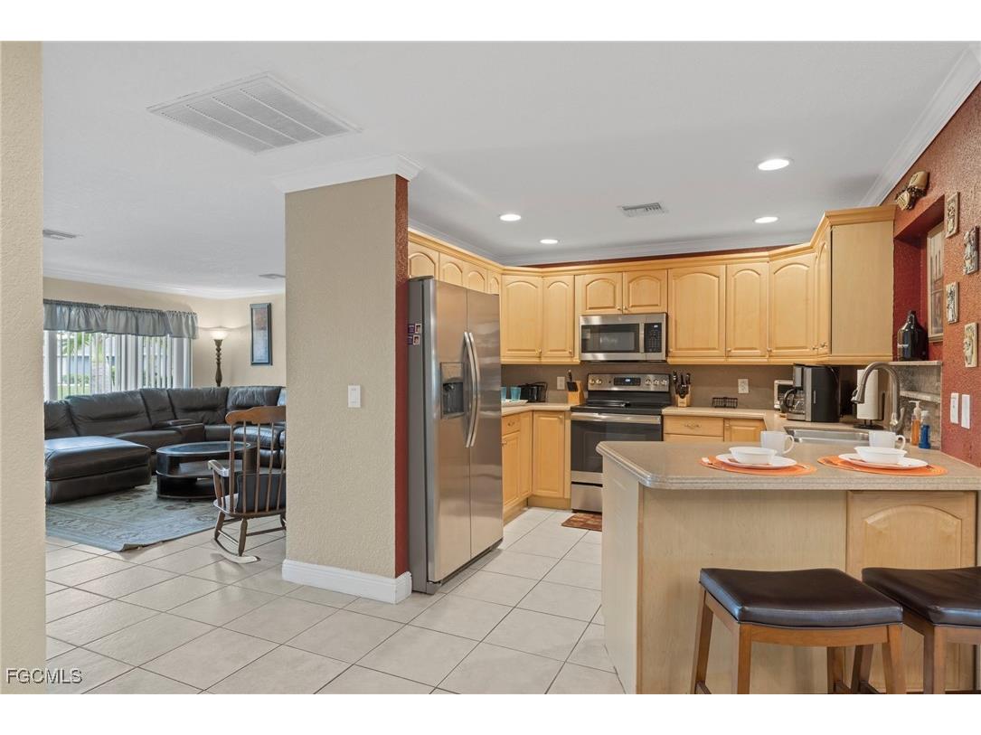 1023 SE 15th Street Cape Coral FL 33990 2025000697 image8