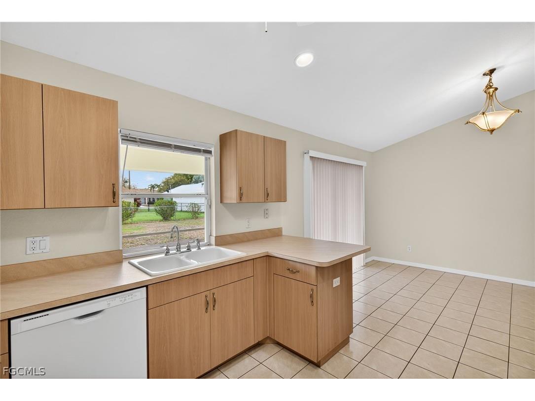 1023 SE 18th Avenue Cape Coral FL 33990 2026012822 image10