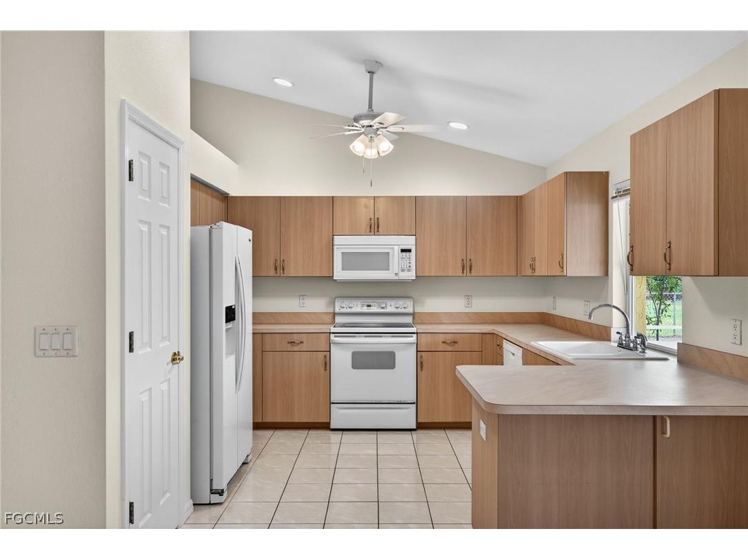 1023 SE 18th Avenue Cape Coral FL 33990 2026012822 image8