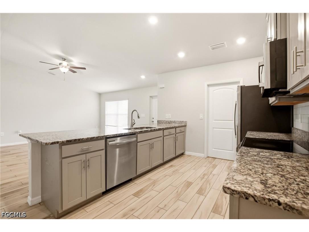 1024 NE 33rd Lane Cape Coral FL 33909 2026024718 image17