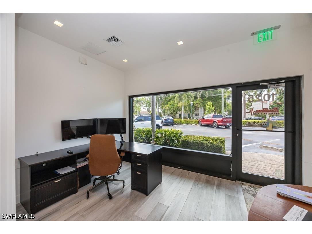 1025 5th Avenue N #B8 Naples FL 34102 226026181 image1