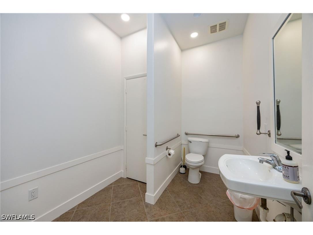 1025 5th Avenue N #B8 Naples FL 34102 226026181 image16