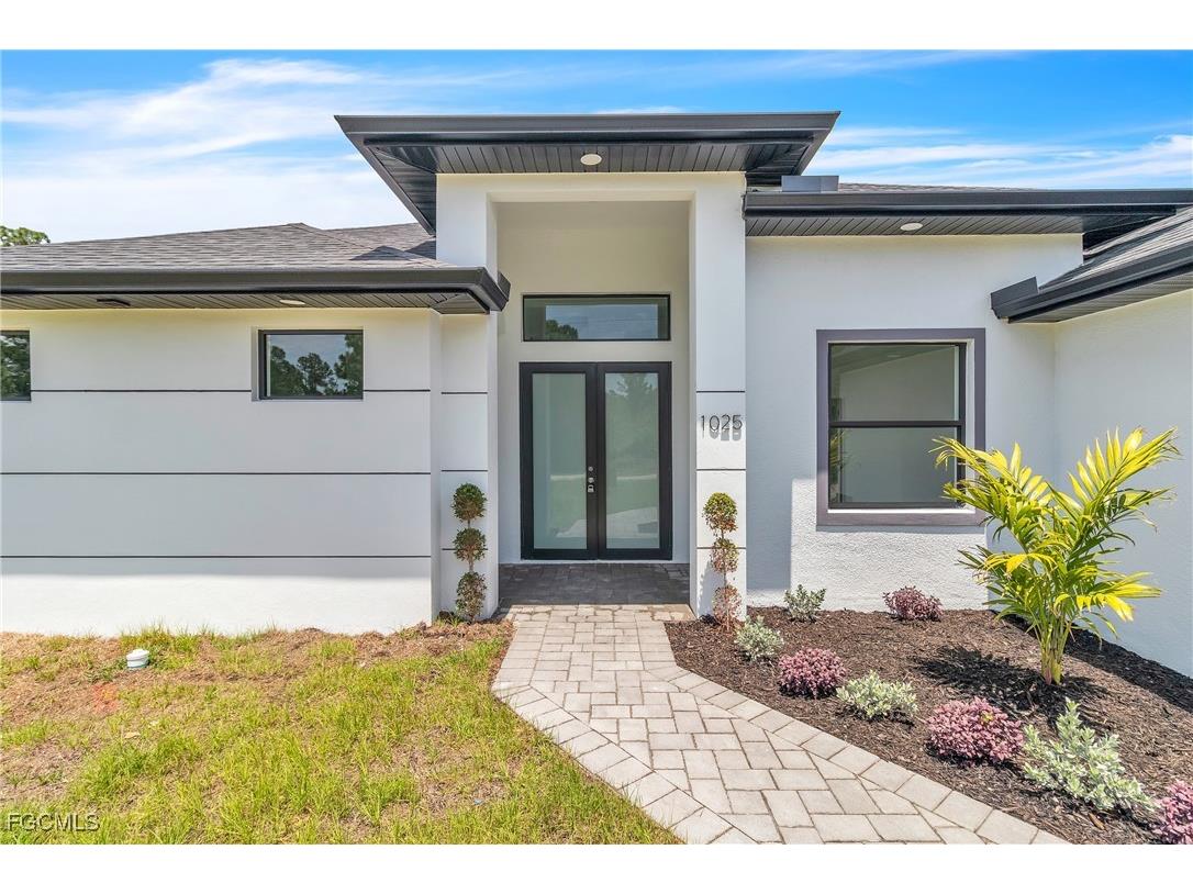 1025 Gladys Street Lehigh Acres FL 33974 2025004019 image1