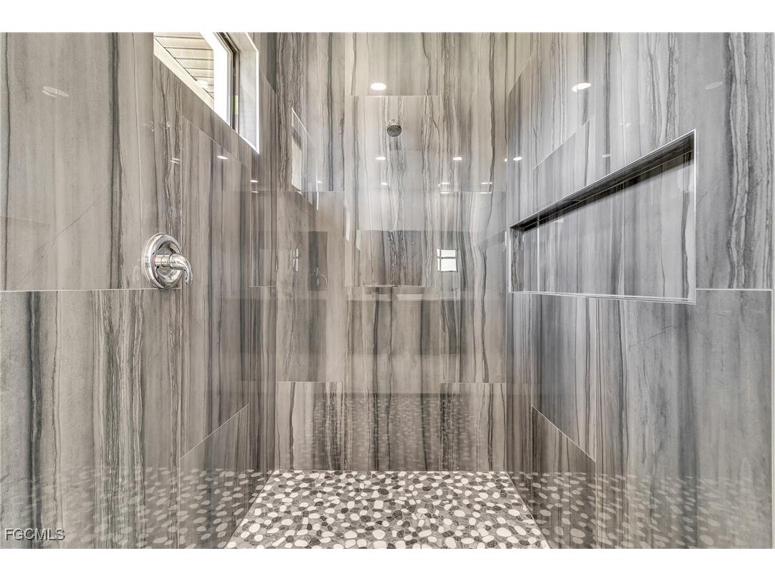 1025 Gladys Street Lehigh Acres FL 33974 2025004019 image5