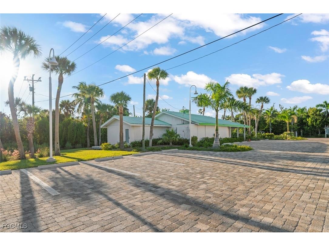 1025 Periwinkle Way Sanibel FL 33957 2025015749 image2