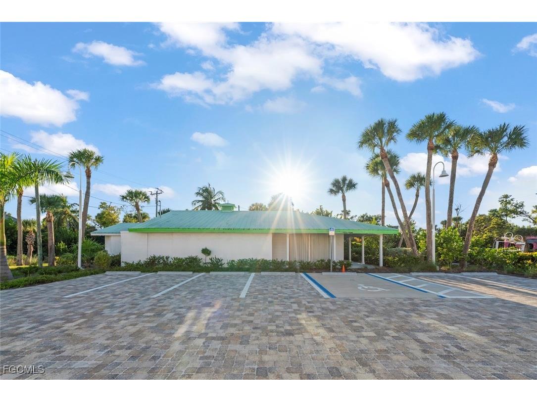 1025 Periwinkle Way Sanibel FL 33957 2025015749 image3