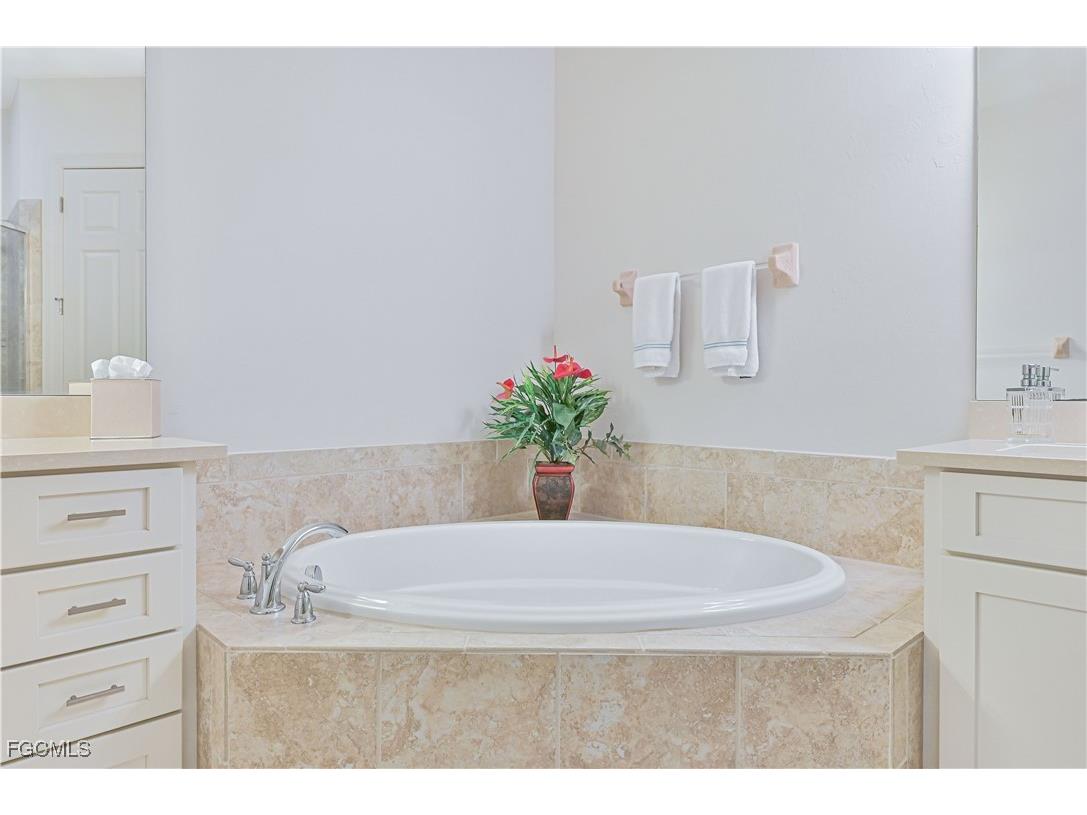 10251 Glastonbury Circle #201 Fort Myers FL 33913 2025017147 image34