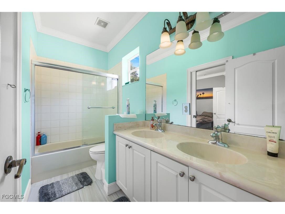 10253 S Silver Palm Drive Estero FL 33928 2025016413 image18