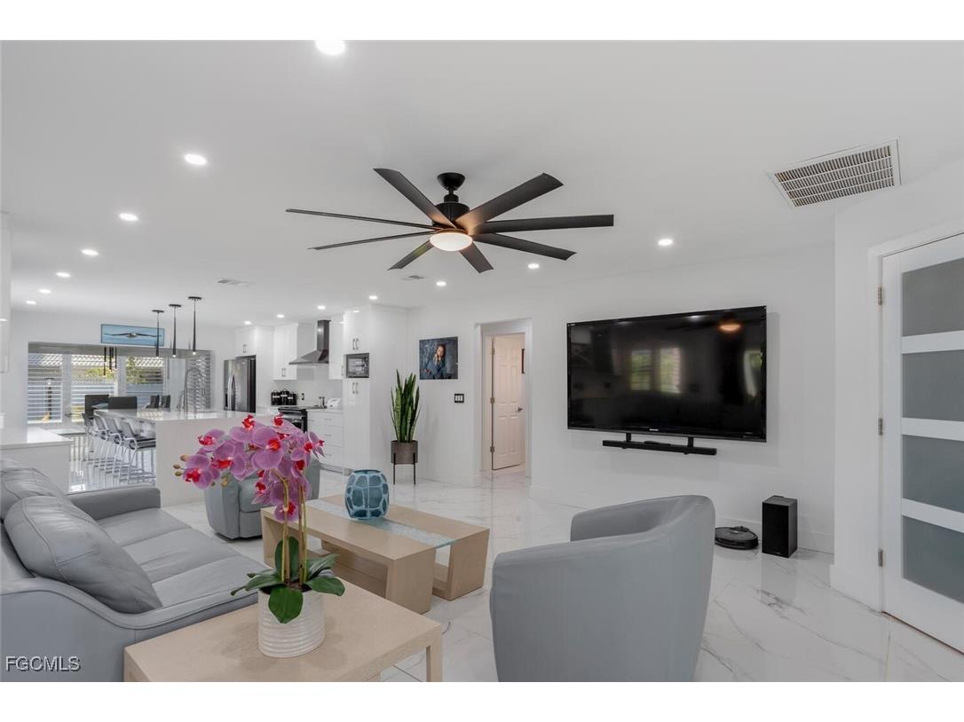 1026 S Town And River Drive Fort Myers FL 33919 2025021435 image7