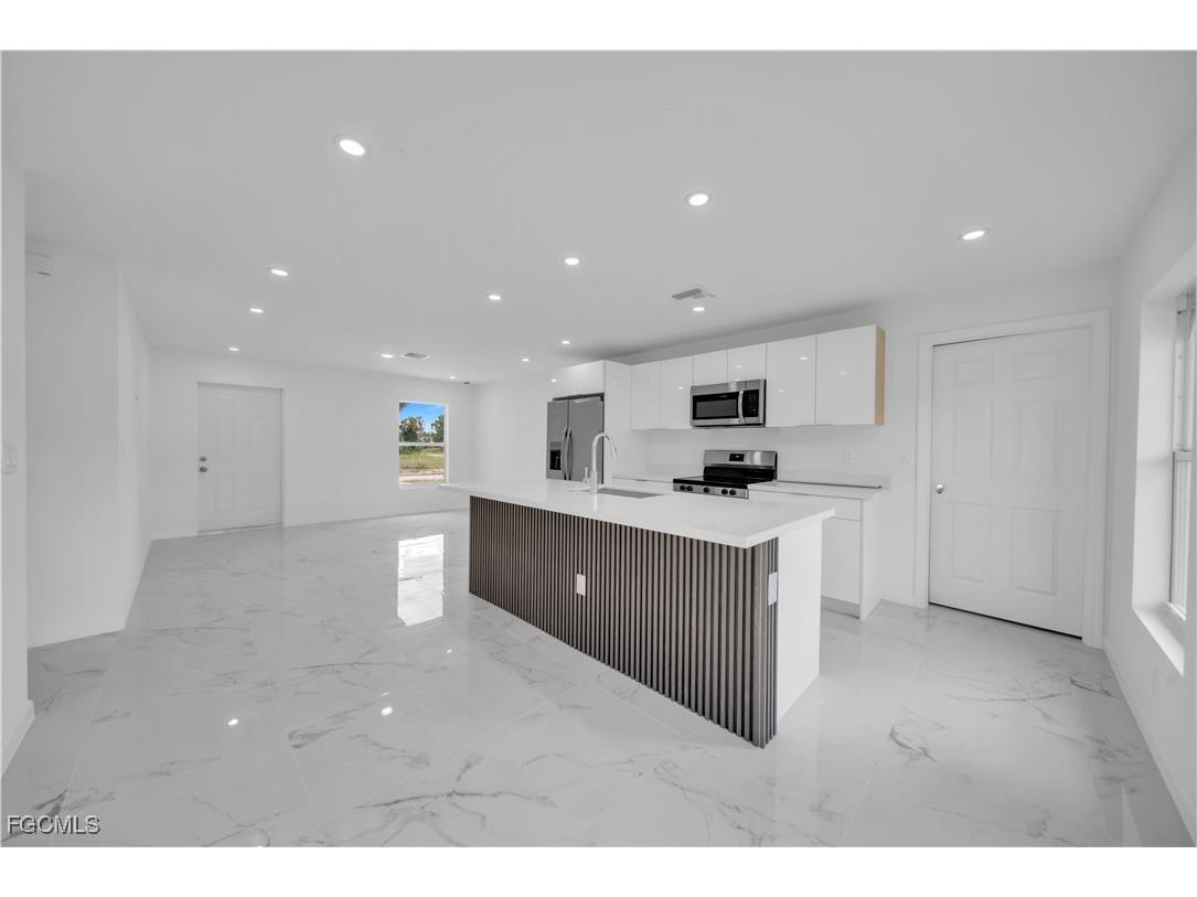 1029 Winters Street E Lehigh Acres FL 33974 2025014710 image5