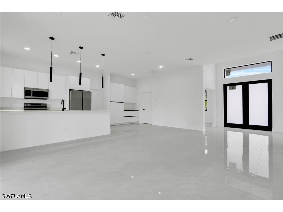 103 E 6th Street Lehigh Acres FL 33972 226020844 image3