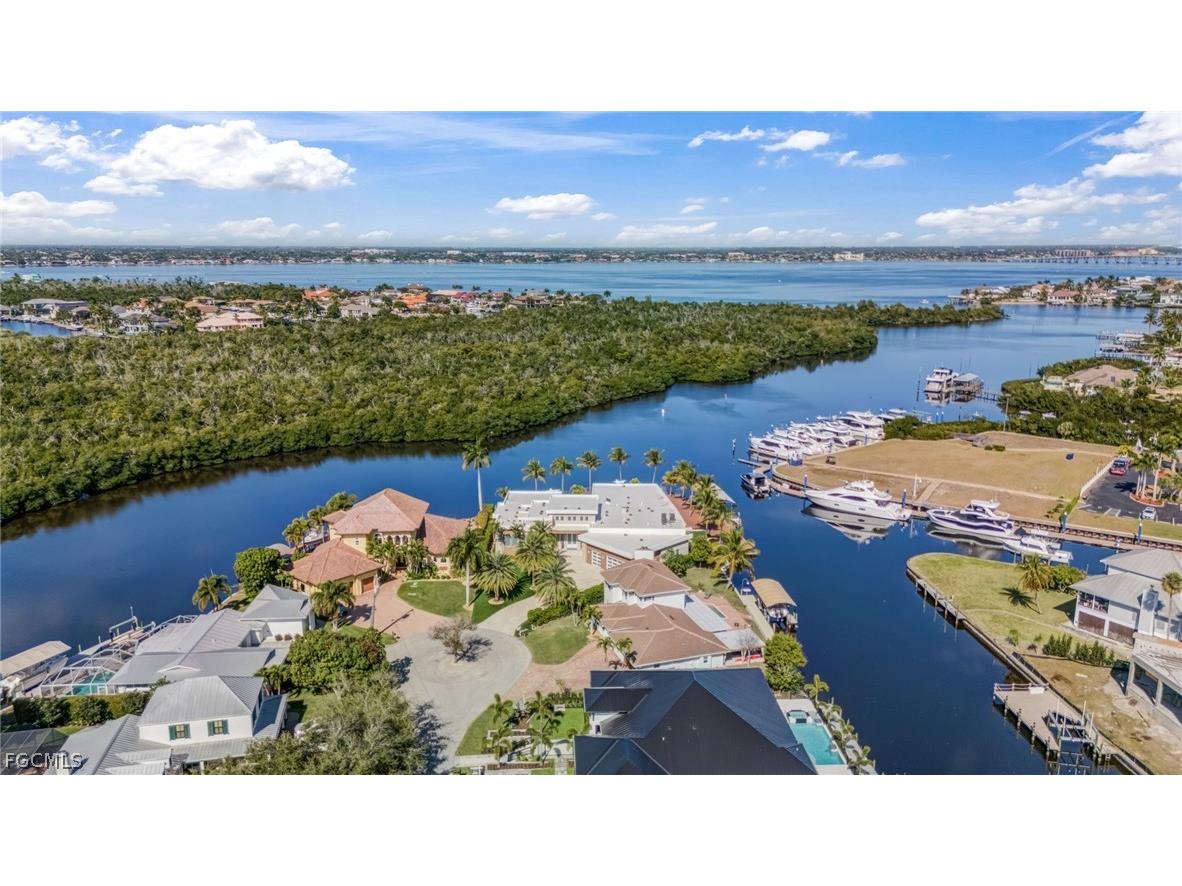 103 Montrose Drive Fort Myers FL 33919 2026000187 image8