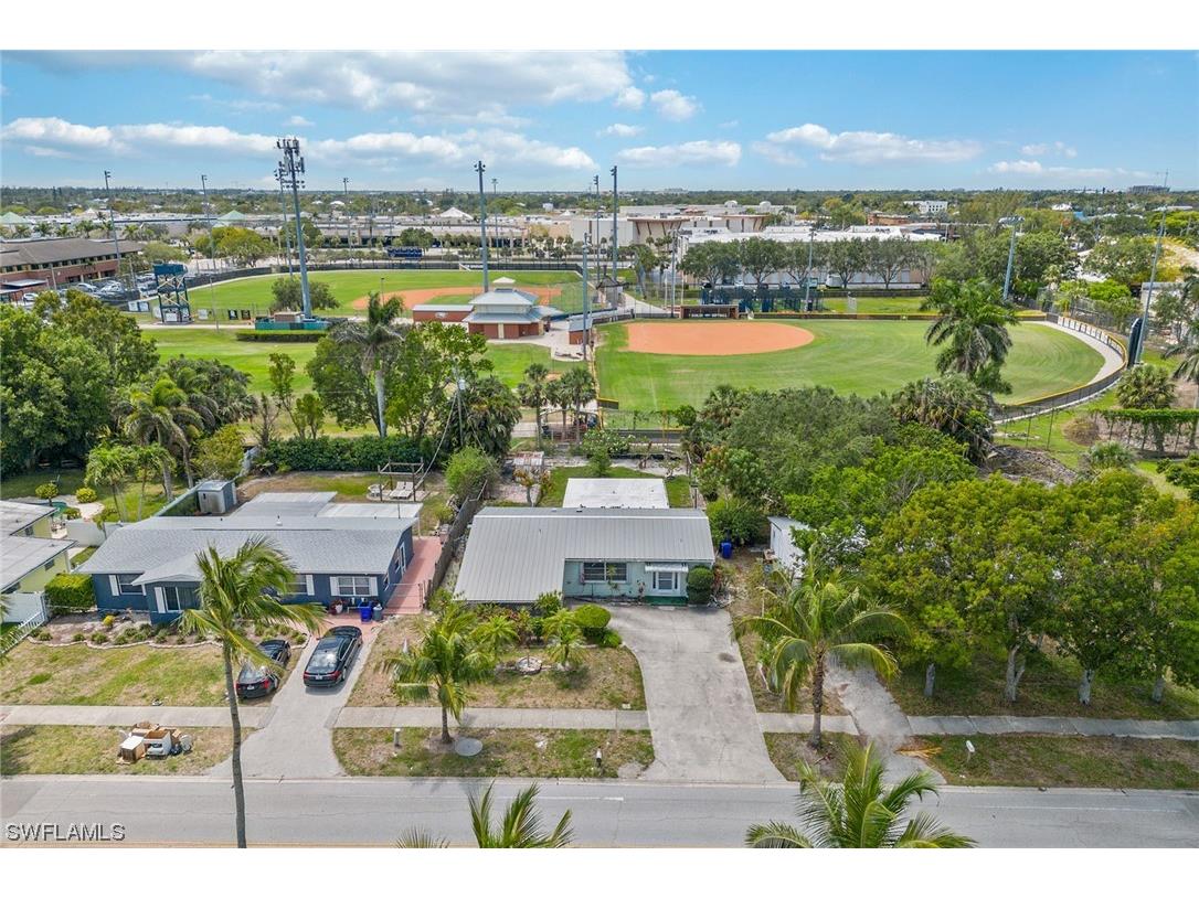 1030 22nd Avenue N Naples FL 34103 223030739 image1