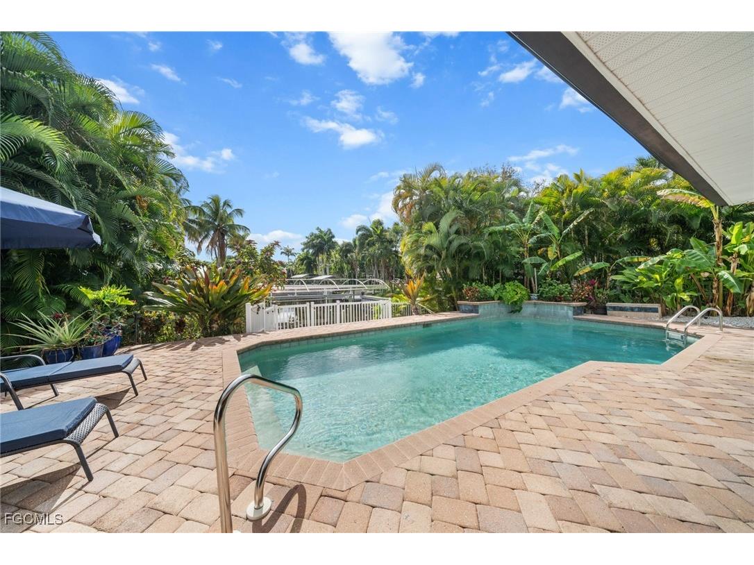 1030 Aqua Lane Fort Myers FL 33919 2026004812 image2