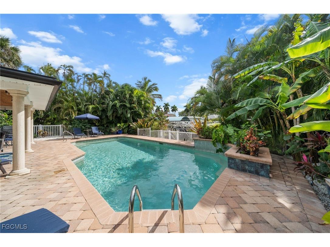 1030 Aqua Lane Fort Myers FL 33919 2026004812 image5