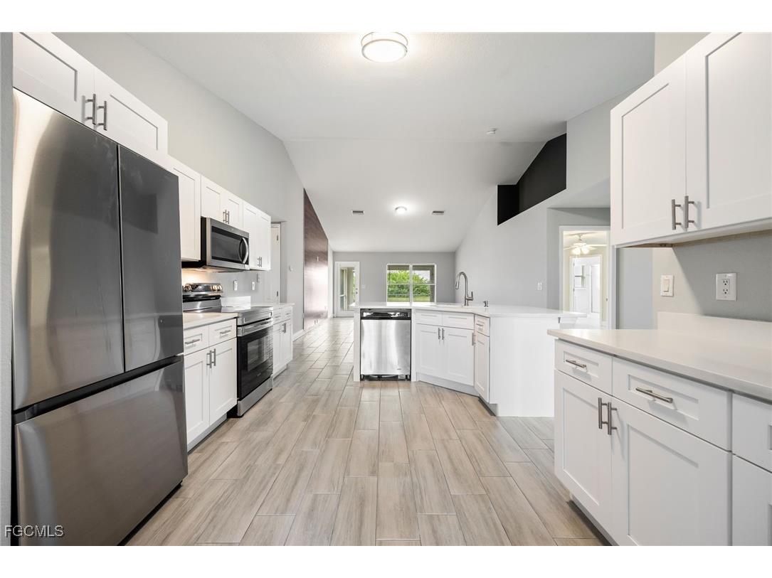 1030 NE 2nd Place Cape Coral FL 33909 2025011026 image10