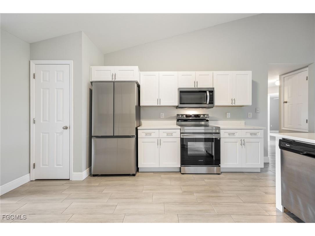 1030 NE 2nd Place Cape Coral FL 33909 2025011026 image12