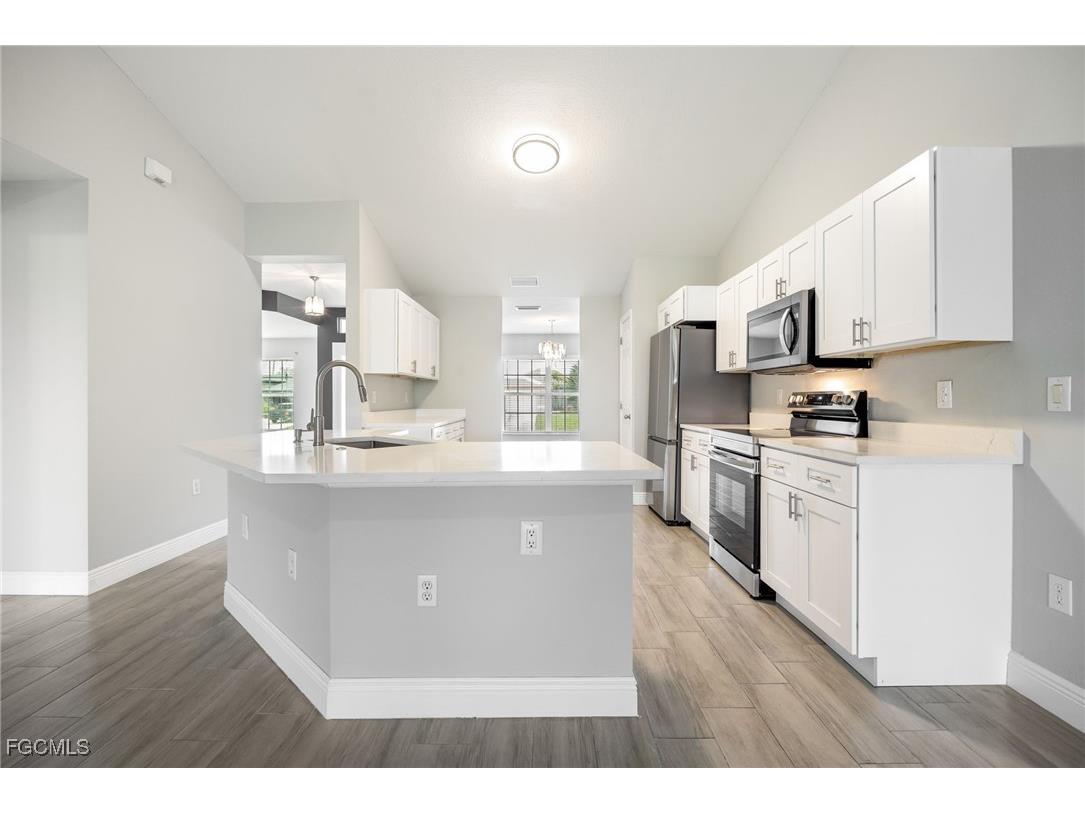 1030 NE 2nd Place Cape Coral FL 33909 2025011026 image13