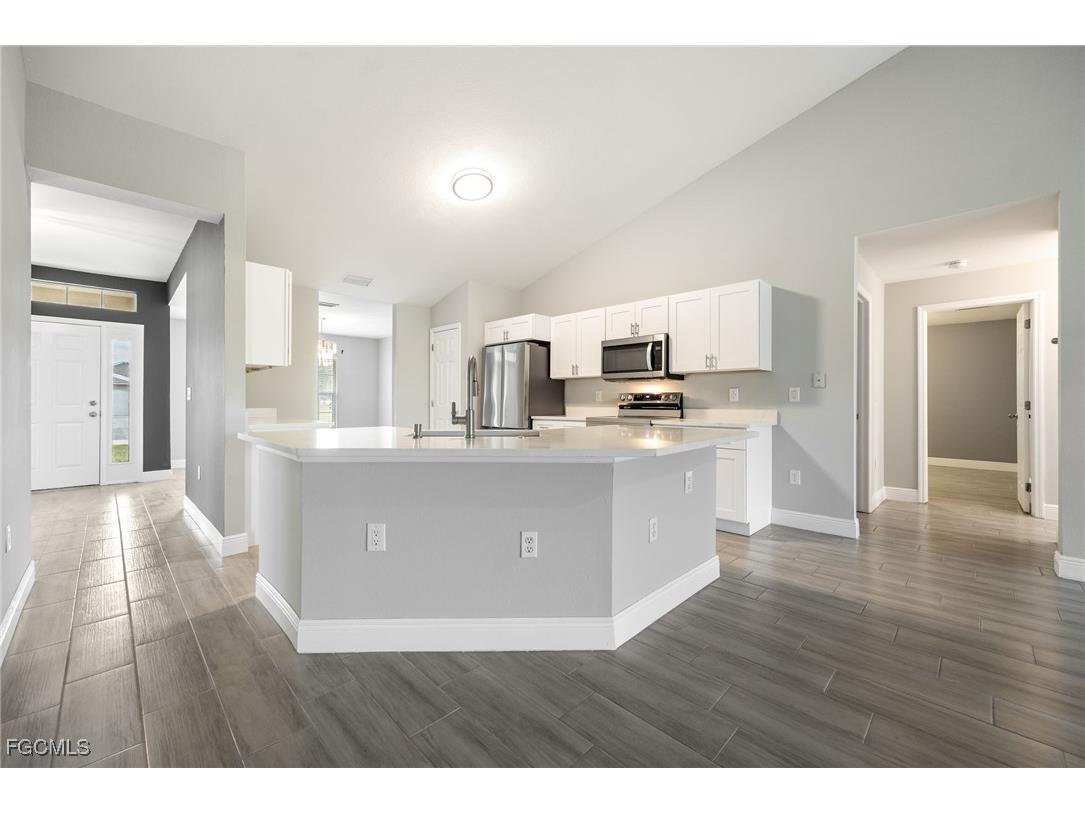 1030 NE 2nd Place Cape Coral FL 33909 2025011026 image14