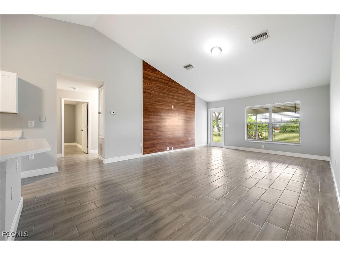 1030 NE 2nd Place Cape Coral FL 33909 2025011026 image15