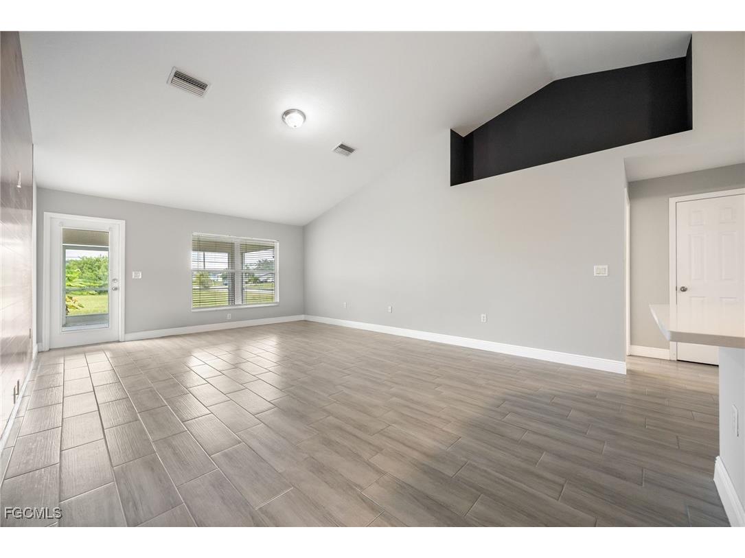 1030 NE 2nd Place Cape Coral FL 33909 2025011026 image17