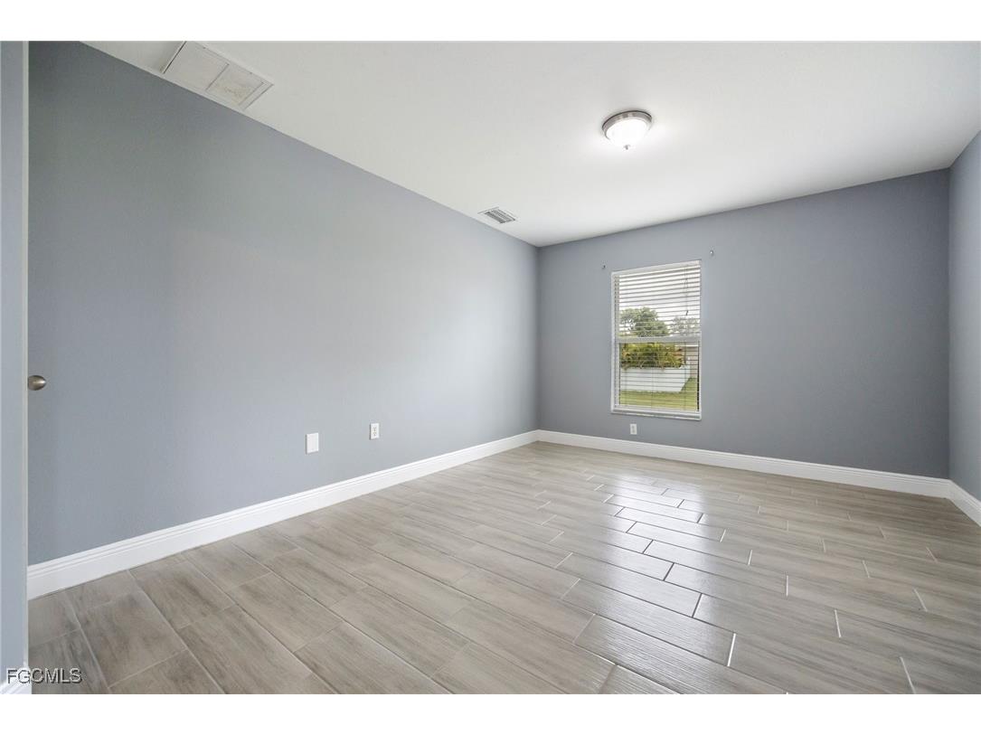 1030 NE 2nd Place Cape Coral FL 33909 2025011026 image24