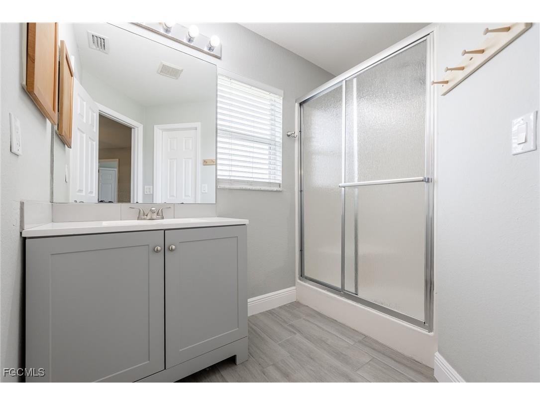 1030 NE 2nd Place Cape Coral FL 33909 2025011026 image31