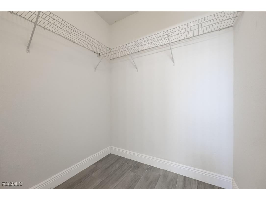 1030 NE 2nd Place Cape Coral FL 33909 2025011026 image32