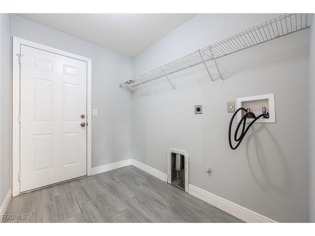 1030 NE 2nd Place Cape Coral FL 33909 2025011026 image33