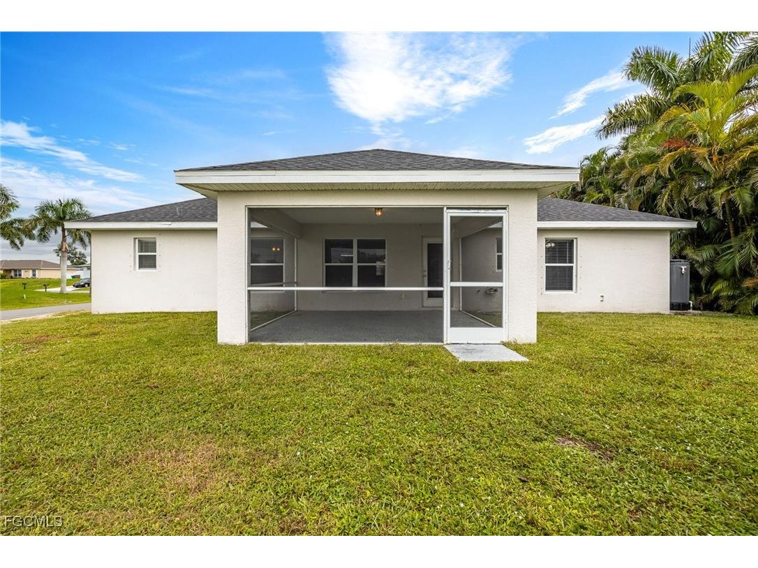 1030 NE 2nd Place Cape Coral FL 33909 2025011026 image37