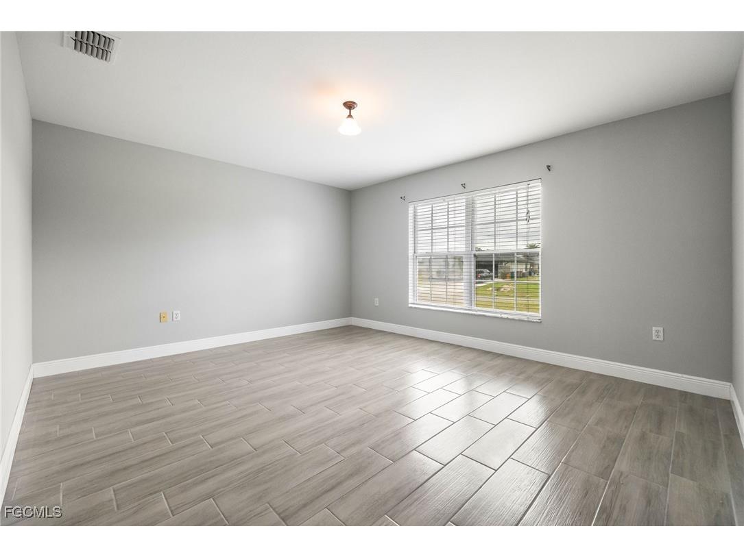 1030 NE 2nd Place Cape Coral FL 33909 2025011026 image4