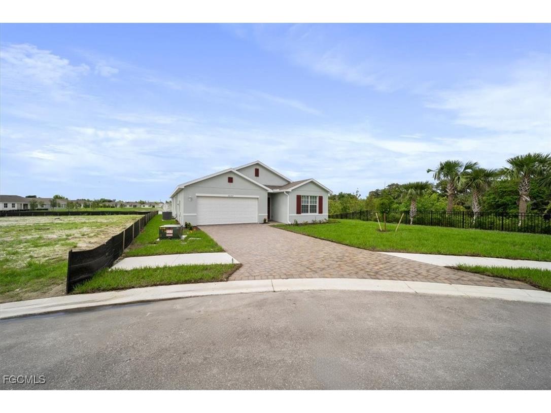 10302 Blooming Blossom Court #ROOM 4 Fort Myers FL 33905 2025003392 image3